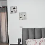 Hotel Llaka *