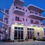 Hotel Llaka *