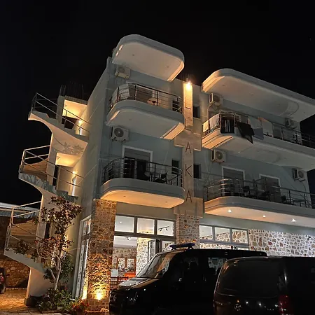 Hotel Llaka *